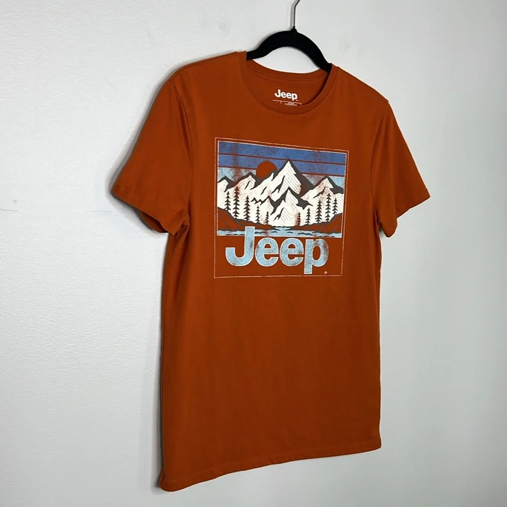 JEEP Outdoorsy Mountain Scene Orange Graphic Print Tee size Small